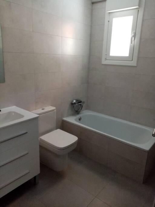 Casa Julio, Bonita Casa Comoda Y Espaciosa, Totalmente Reformada Con Terraza Y Jardin Privado Riezu Exterior foto