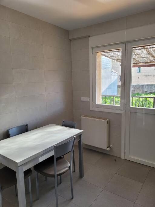 Casa Julio, Bonita Casa Comoda Y Espaciosa, Totalmente Reformada Con Terraza Y Jardin Privado Riezu Exterior foto