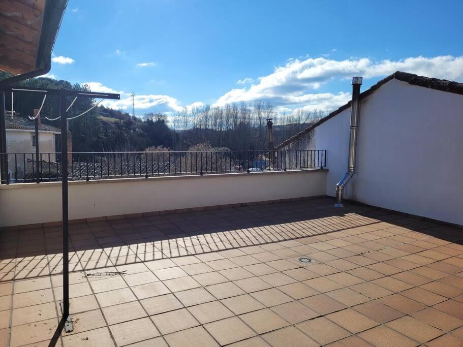 Casa Julio, Bonita Casa Comoda Y Espaciosa, Totalmente Reformada Con Terraza Y Jardin Privado Riezu Exterior foto