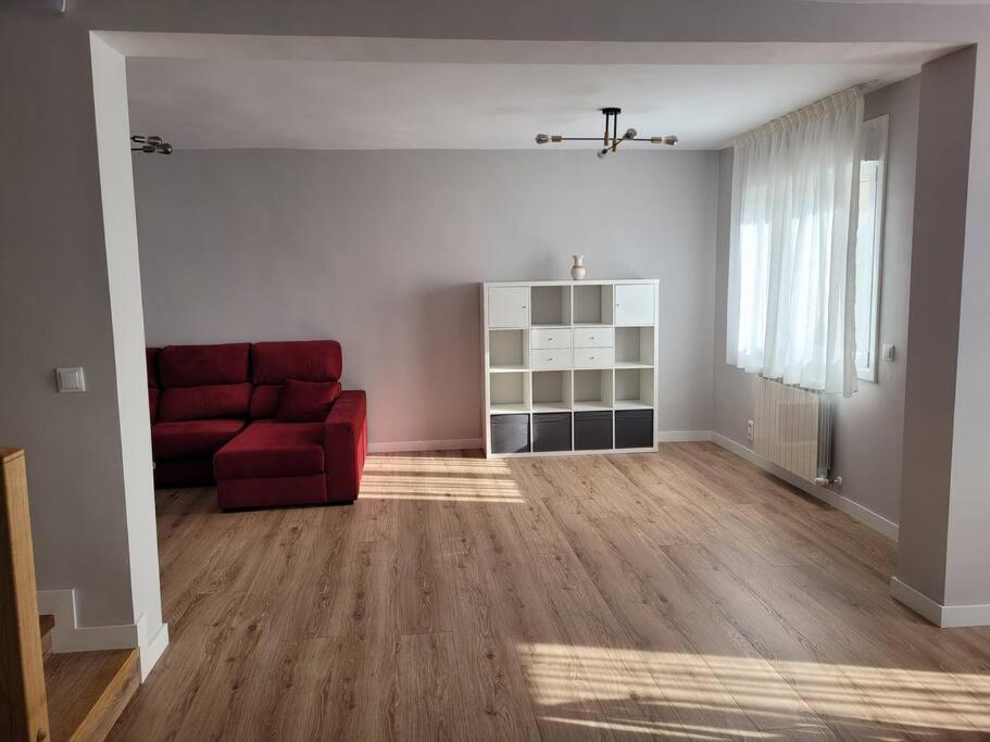 Casa Julio, Bonita Casa Comoda Y Espaciosa, Totalmente Reformada Con Terraza Y Jardin Privado Riezu Exterior foto