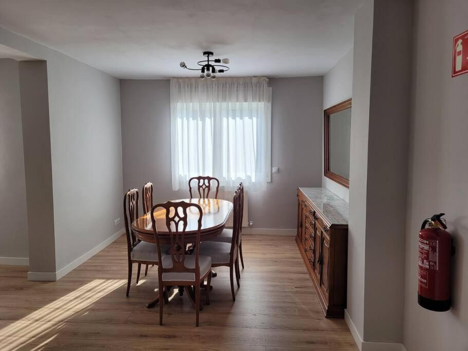 Casa Julio, Bonita Casa Comoda Y Espaciosa, Totalmente Reformada Con Terraza Y Jardin Privado Riezu Exterior foto